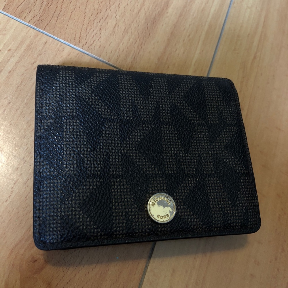 Michael Kors Wallet (Like New)